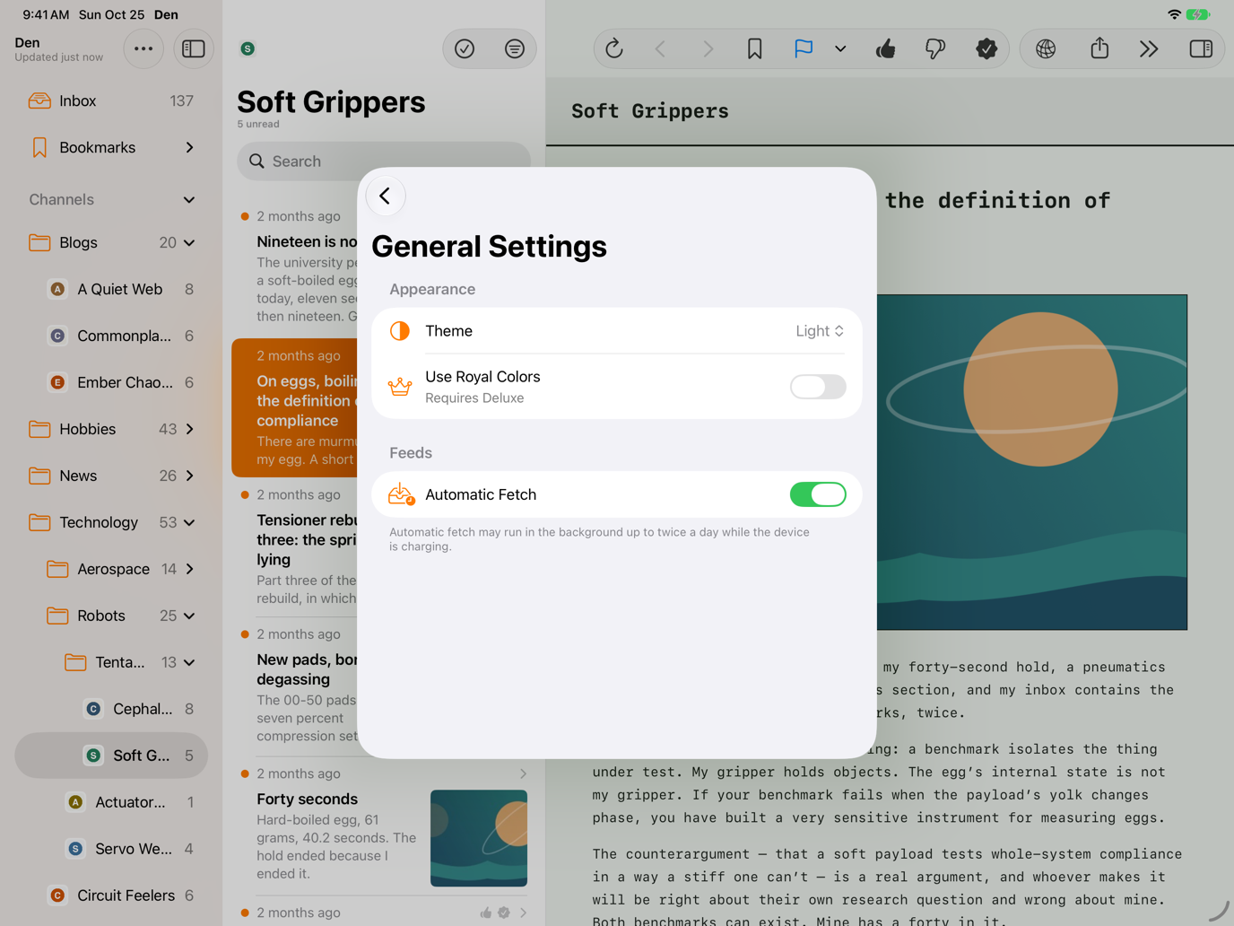 General Settings sheet with the Appearance section's Theme picker and Use Royal Colors toggle, and the Feeds section's Automatic Fetch toggle.